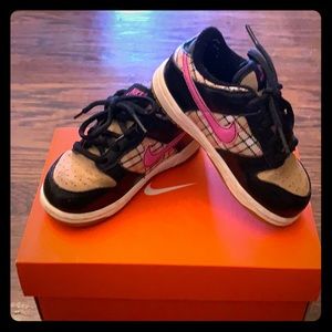 Nike Lil’ dunk low toddler.